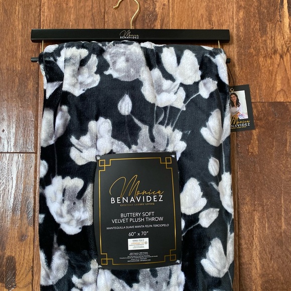 Floral Plush Throw Blanket 60x70" - Picture 3 of 7